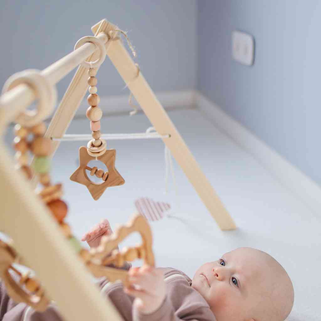 Der Ultimative Spielbogen Baby Holz Ratgeber Entdecken Sie Die Welt Der Sensorischen Stimulationfeed